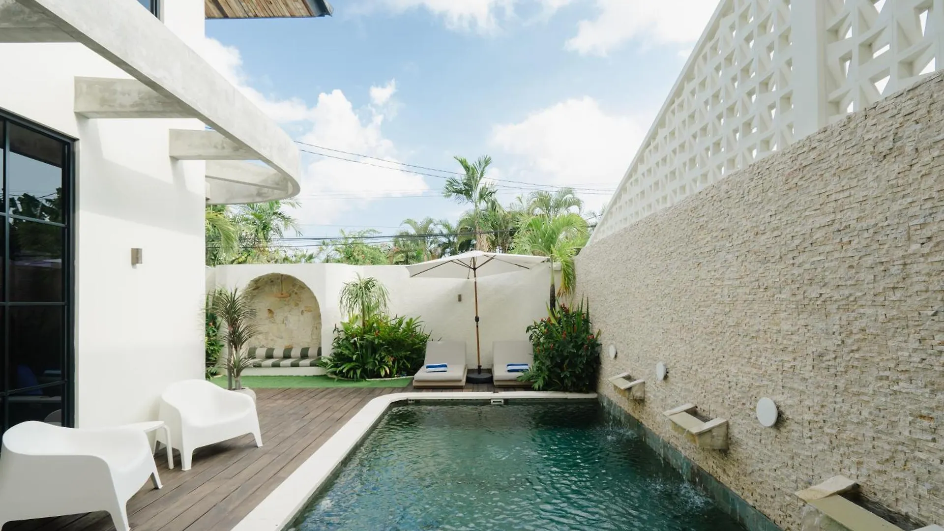 Casa Yellowstone 4Br - Seminyak 세미냑