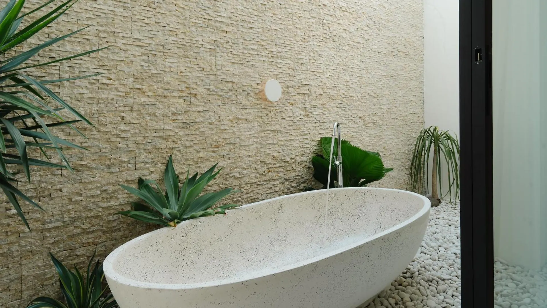 Casa Yellowstone 4Br - Seminyak 0*, 세미냑