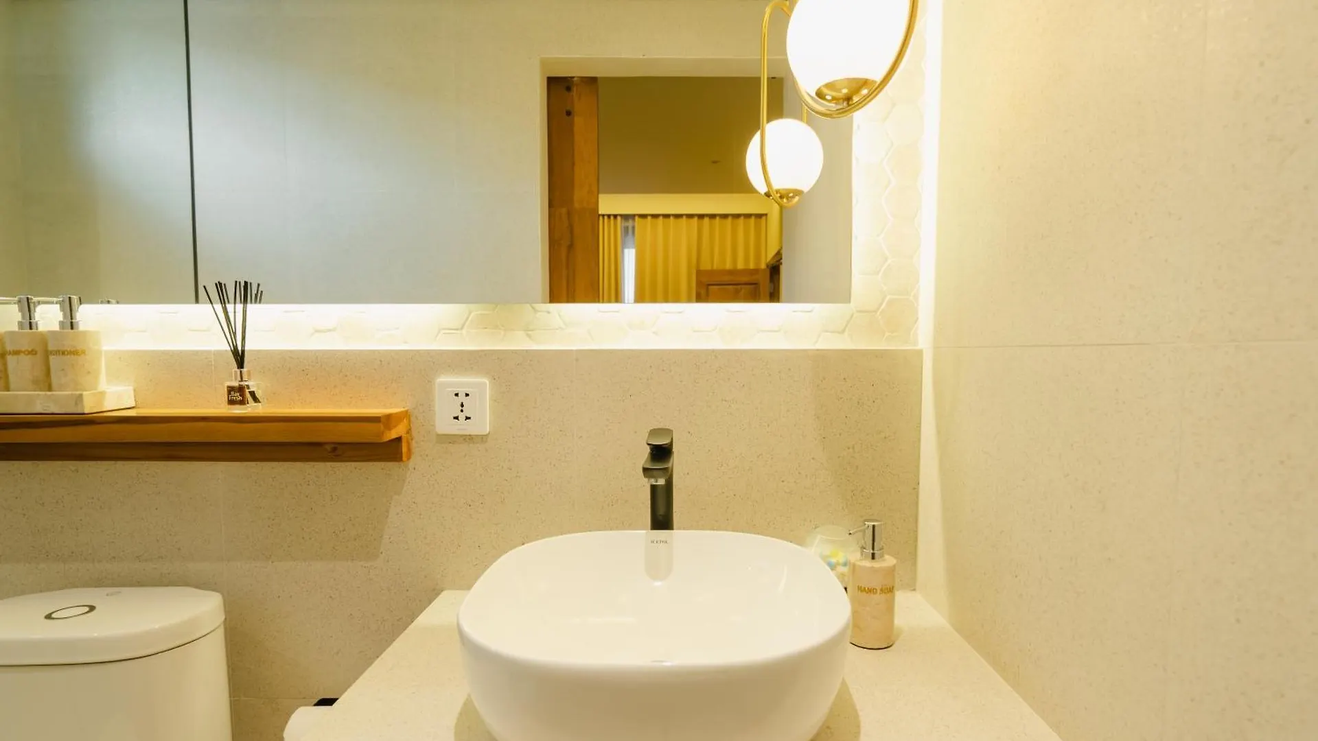 Casa Yellowstone 4Br - Seminyak