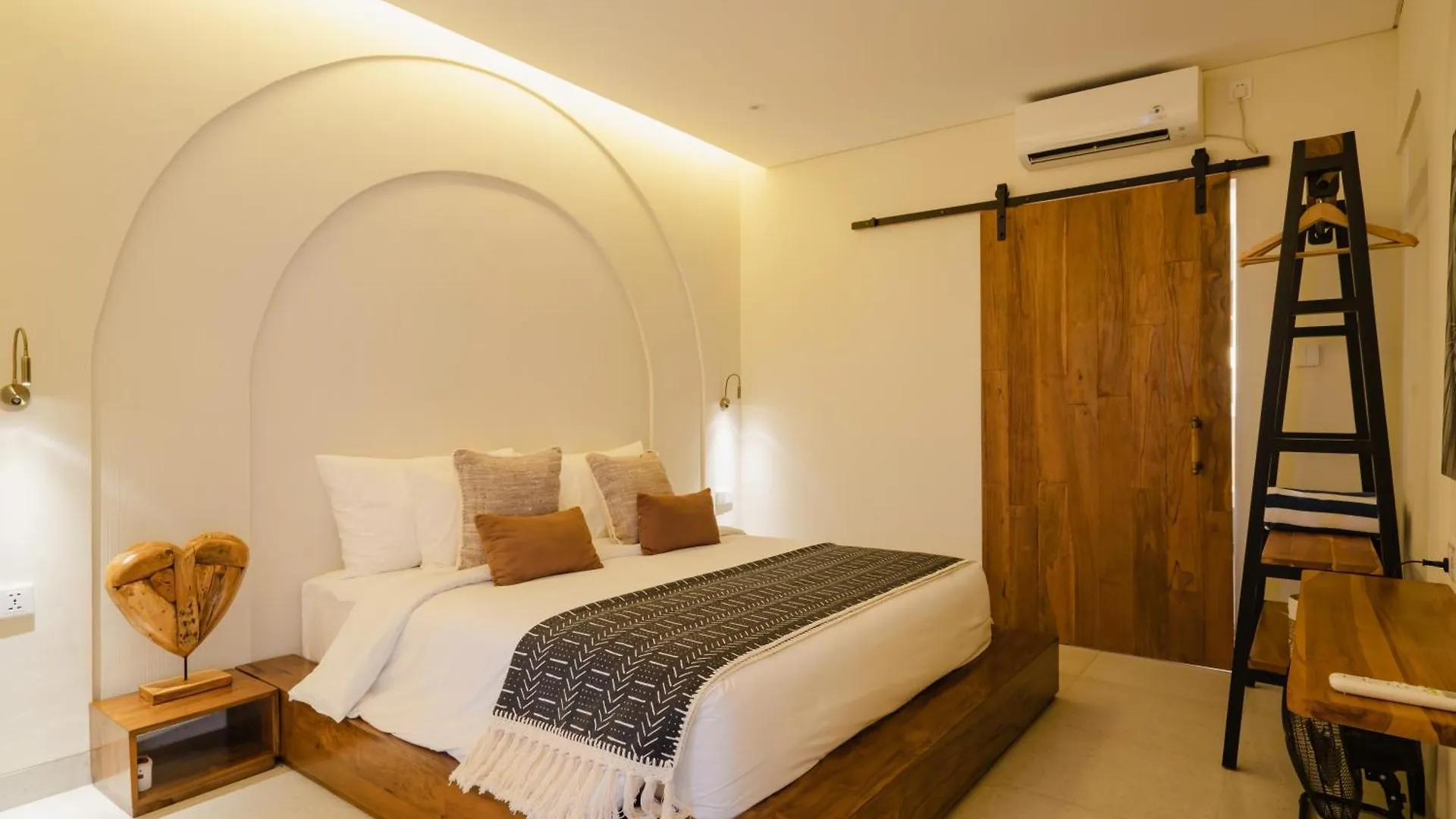 Villa Casa Yellowstone 4Br - Seminyak