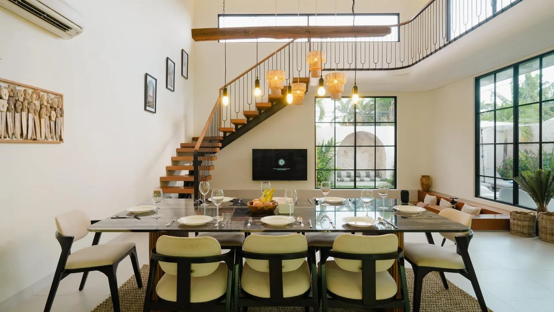 Casa Yellowstone 4Br - Seminyak