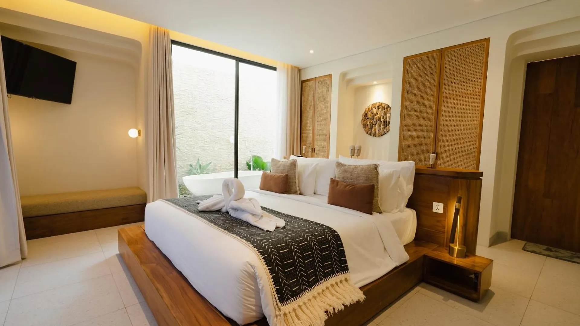 Casa Yellowstone 4Br - Seminyak Villa