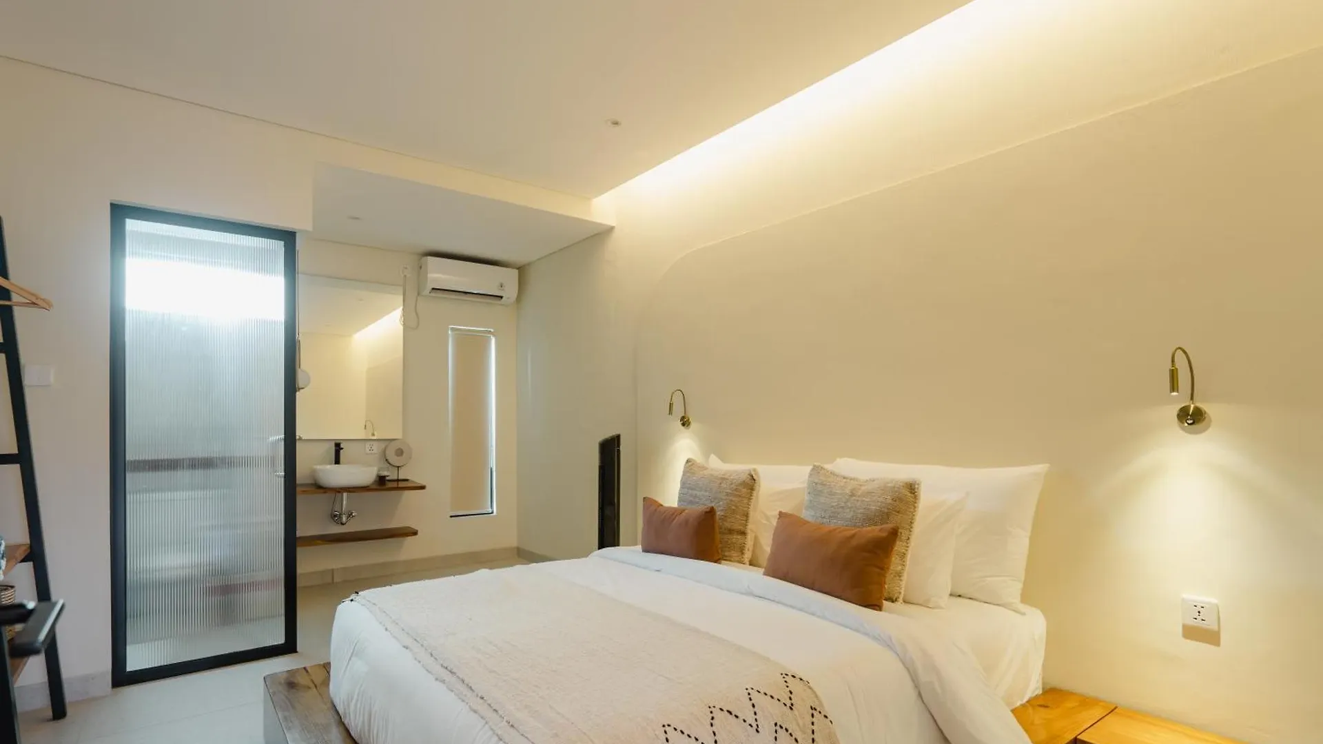 Casa Yellowstone 4Br - Seminyak 0*, Seminyak (Bali) Indonesia