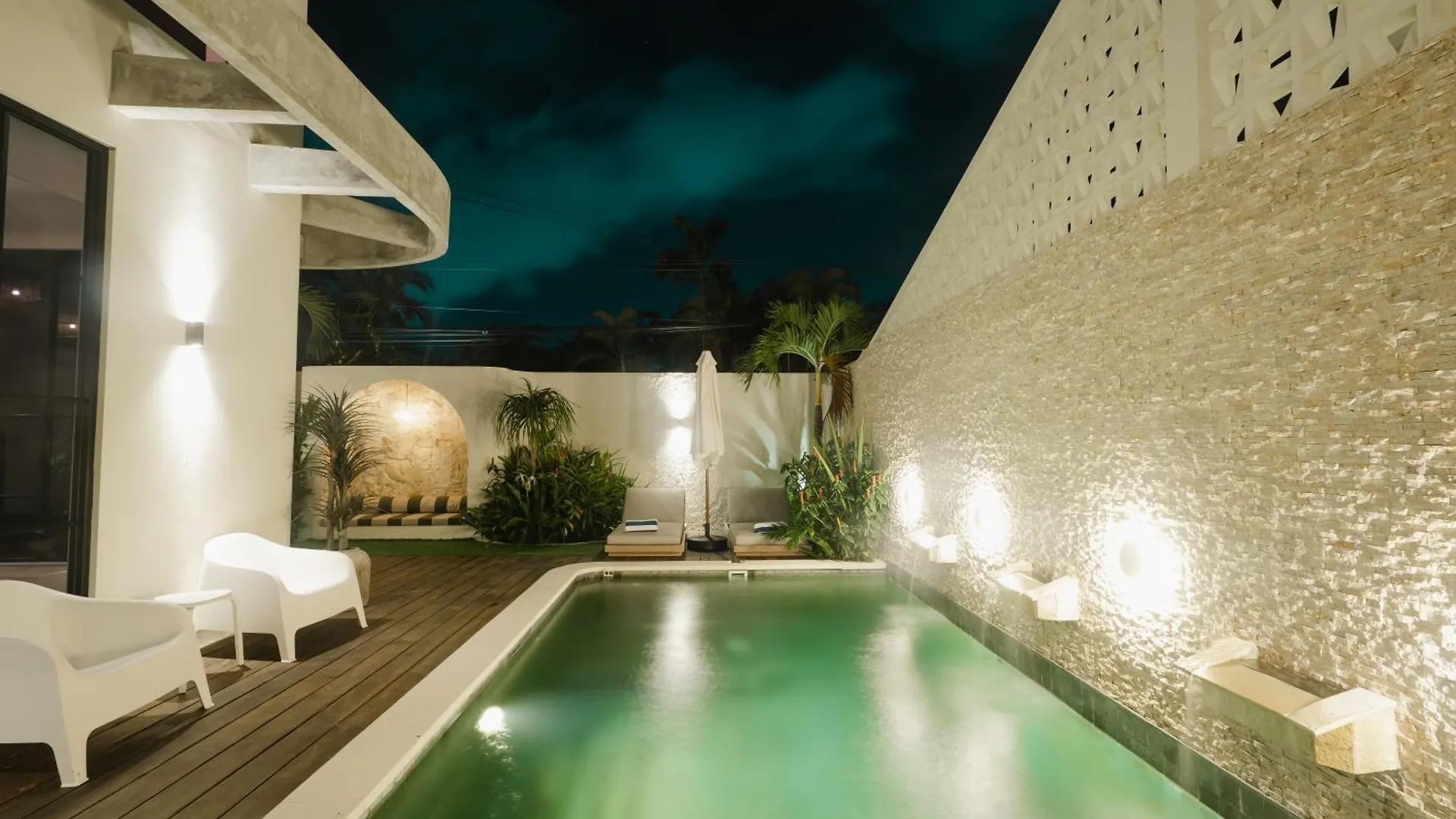 Casa Yellowstone 4Br - Seminyak 0*, Seminyak (Bali)
