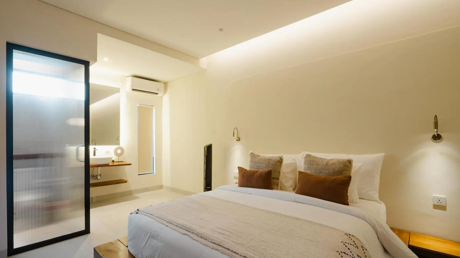 Villa Casa Yellowstone 4Br - Seminyak Indonesia
