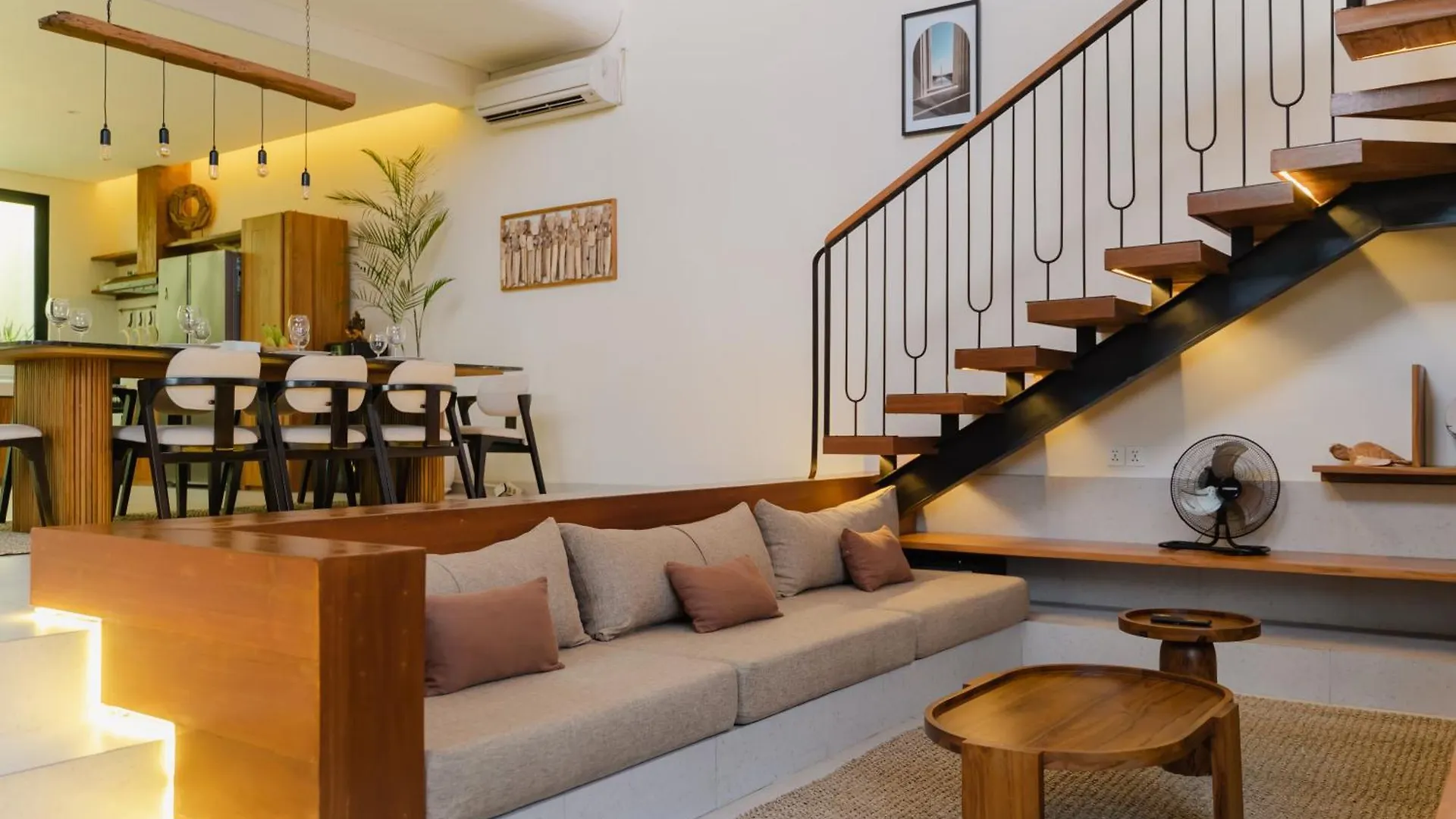 Casa Yellowstone 4Br - Seminyak Villa